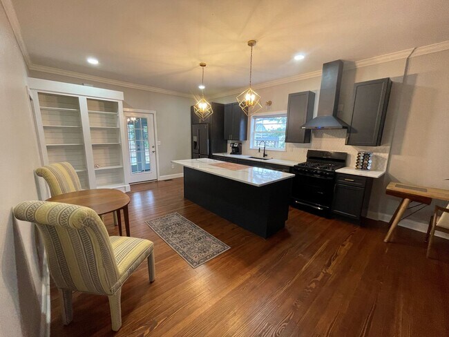 Foto del edificio - Gorgeous fully furnished home in Cramerton!!