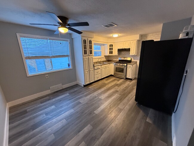 Foto del edificio - 6018 Devlin Ave