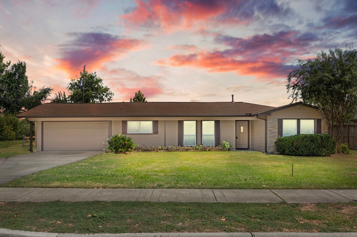 Foto principal - 1726 Wycliffe Dr