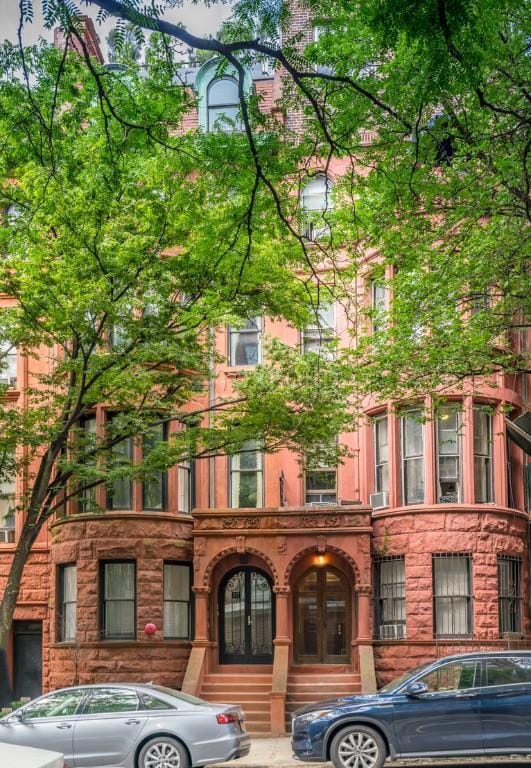 315 W 77th St, New York, NY 10024 Townhouse for Rent in New York, NY