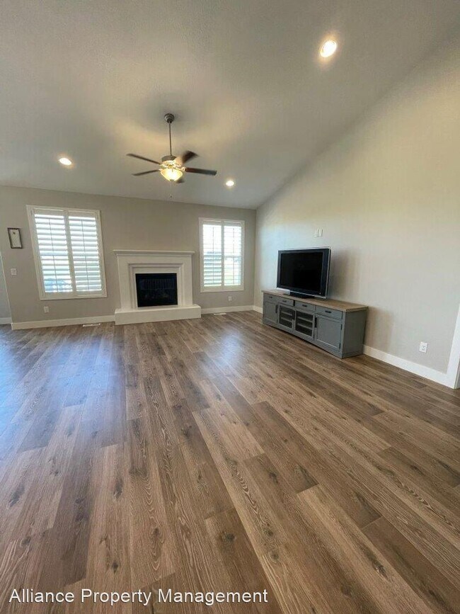 Building Photo - 6 br, 4.5 bath House - 3292 W Blue Crane Dr.