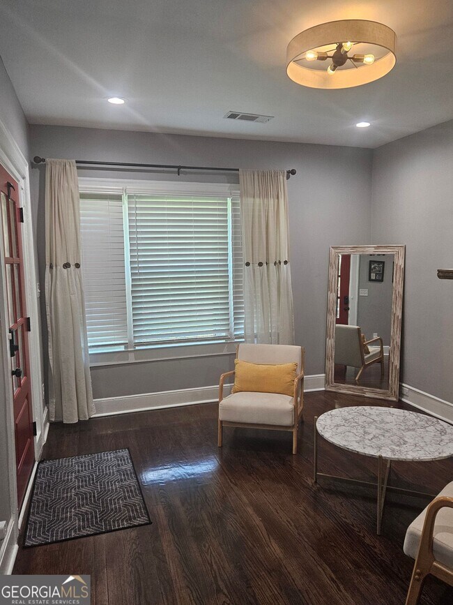 Foto del edificio - 2429 Hosea L Williams Dr SE