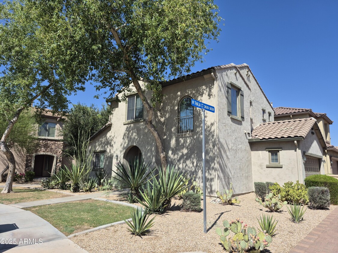 Foto principal - 3638 W Thalia Ct