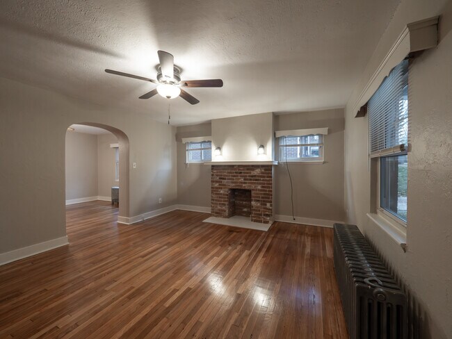 Building Photo - 514 McCully St