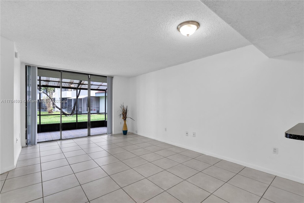 Foto principal - 8255 SW 152nd Ave