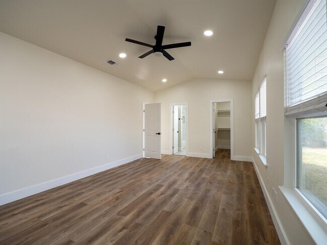 Foto del edificio - 210 Mockingbird Ln W
