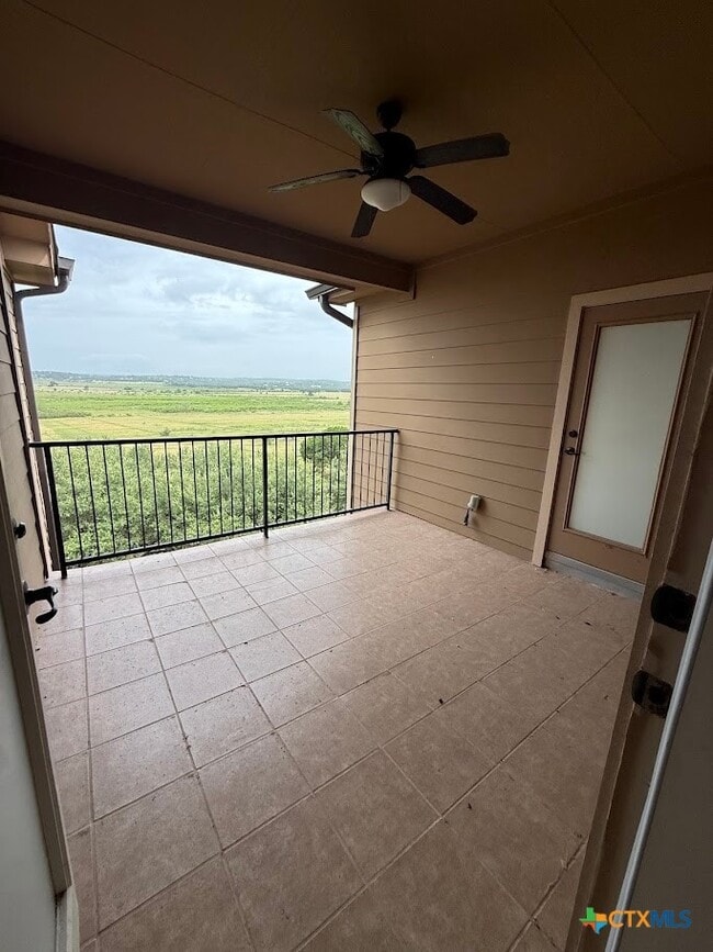 Building Photo - 976 Parkview Dr