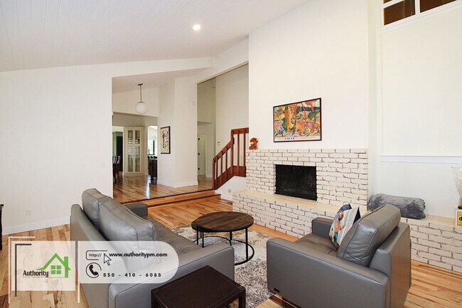 Foto del edificio - 3350 Mountain Oak Dr