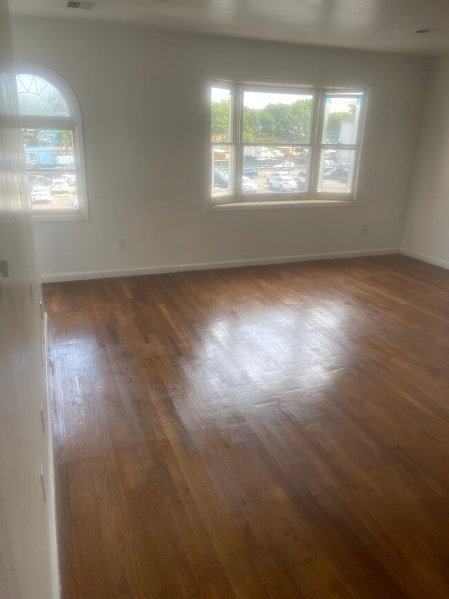 Building Photo - 335 Claremont Ave