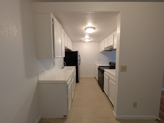 Building Photo - 9227 Kelley Dr
