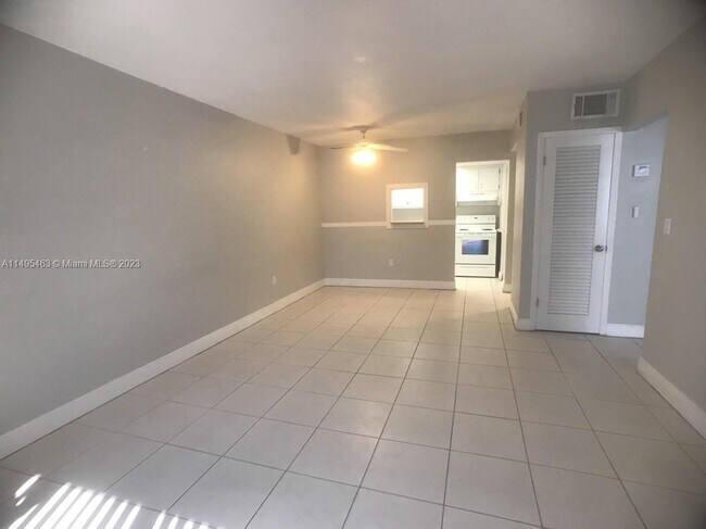 Building Photo - 6530 Lake Patricia Dr