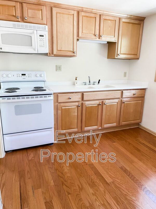 Building Photo - 3113 W Drury Ln