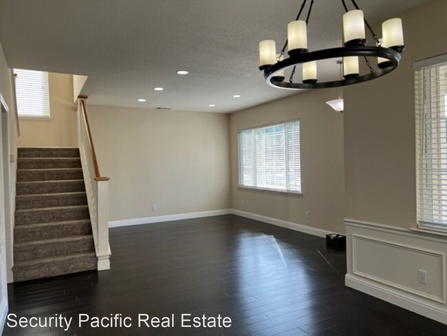 Building Photo - 4 br, 2.5 bath House - 5268 Venus Dr.