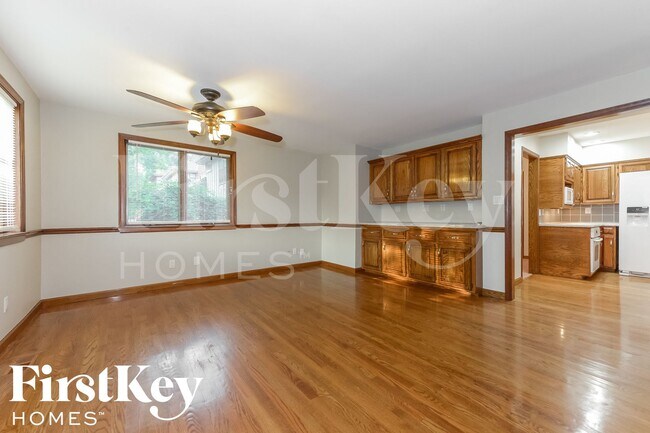 Foto del edificio - 5817 N Indiana Ave