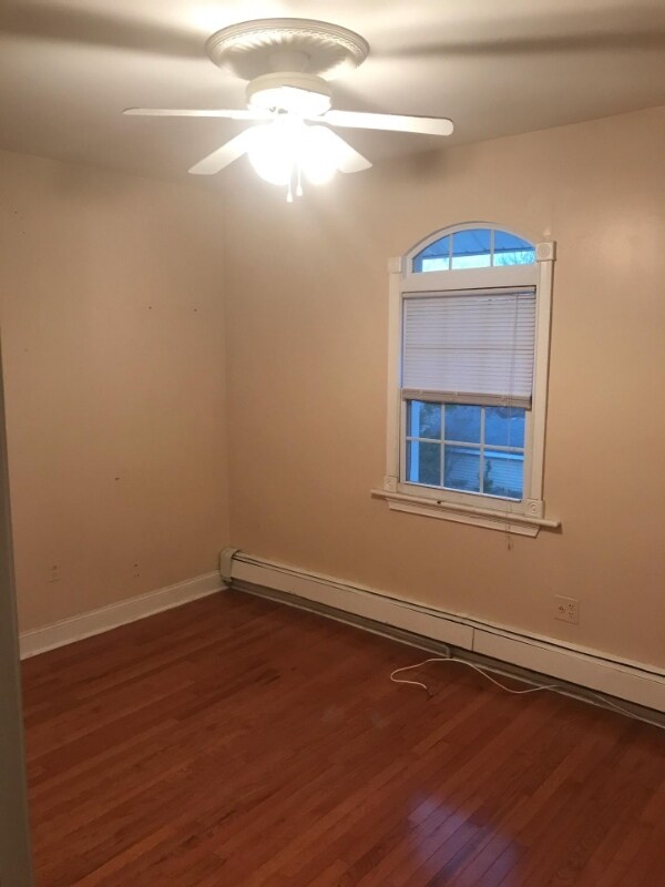 69 Bedford Ave, Staten Island, NY 10306 Room for Rent in Staten