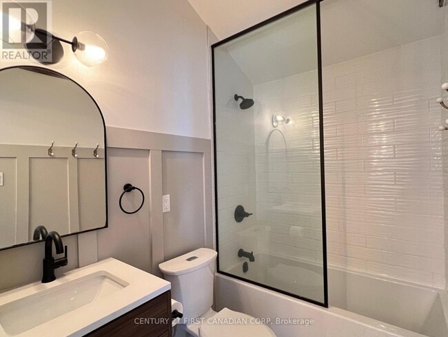 Building Photo - 331 Erie St