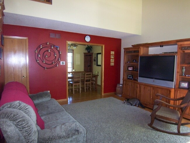 Building Photo - Available March 15! Beautiful 3 Bedroom Home in the Gilbert School District