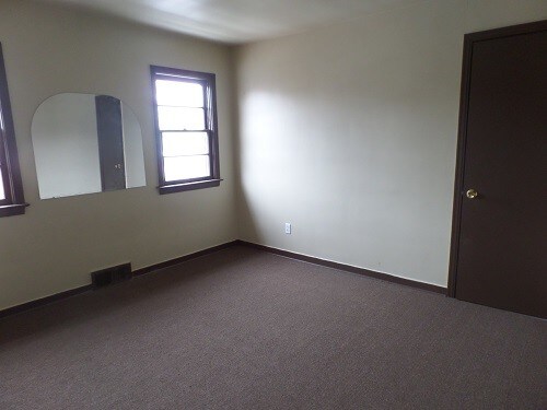 Building Photo - 417 24th St