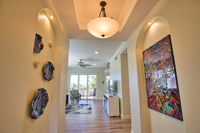 Foto del edificio - BEACH FRONT! Seasonal/Annual Rental – Turnkey Stunning Condo on Venice Island, 1,700+ sq ft, 2 Be...