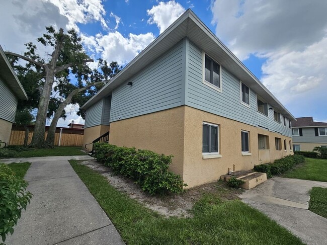 Building Photo - 540 Golden Raintree Pl