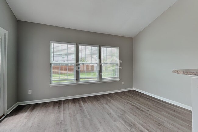 Building Photo - 676 Classic Ln