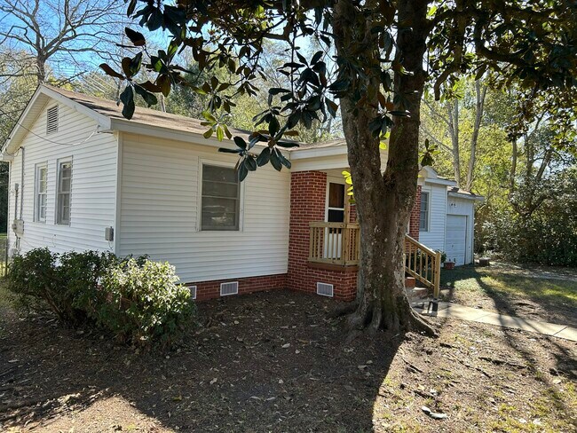 Foto del edificio - 2501 Robin Hood Dr