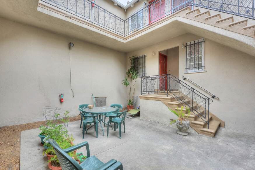 Primary Photo - 8730-8736 Holloway Dr
