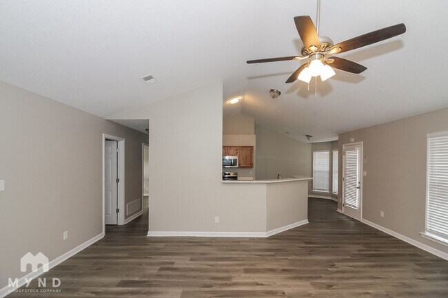 Foto del edificio - 10374 Cottage Oaks Dr