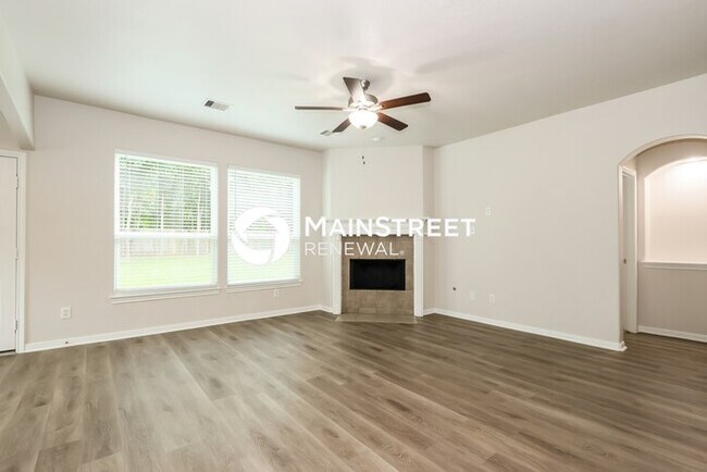 Foto del edificio - 5 Bedroom Pet-Friendly Home in Conroe, TX with Main Street Renewal