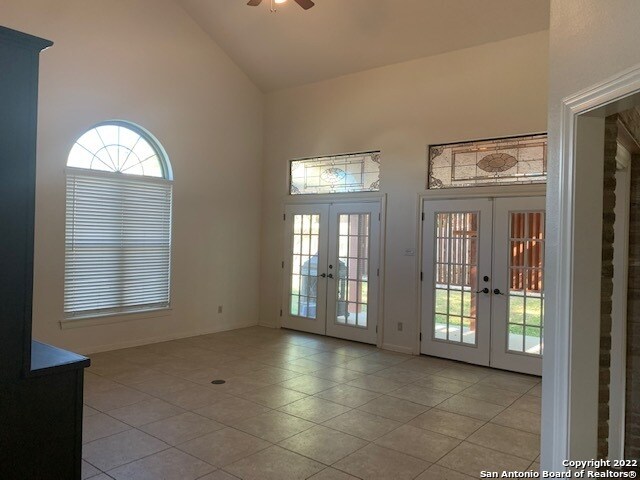 Foto del edificio - 702 Stoneway Dr