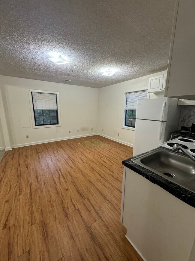 Building Photo - 3583 Midway Rd
