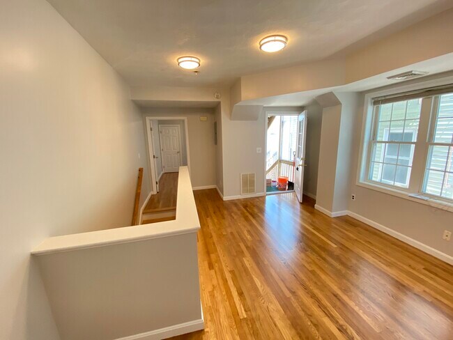 Building Photo - 31 Charnwood Rd