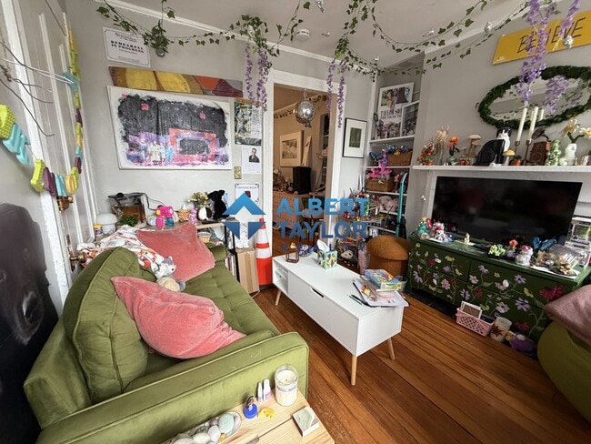 Building Photo - 5 Champney Pl