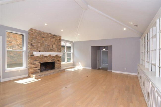 Building Photo - 6214 Twin Oaks Cir