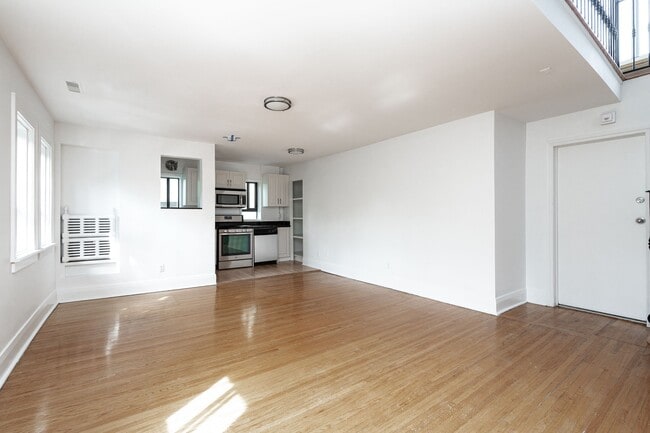 Photo du bâtiment - 28 Balmoral Ave.