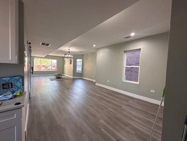 Foto del edificio - 4854 W Addison St