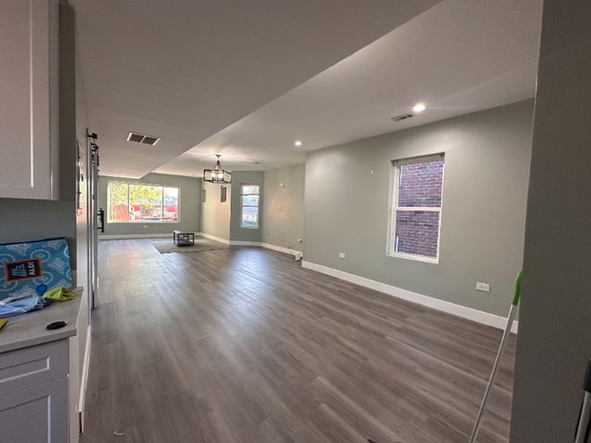 Photo - 4854 W Addison St Apartment