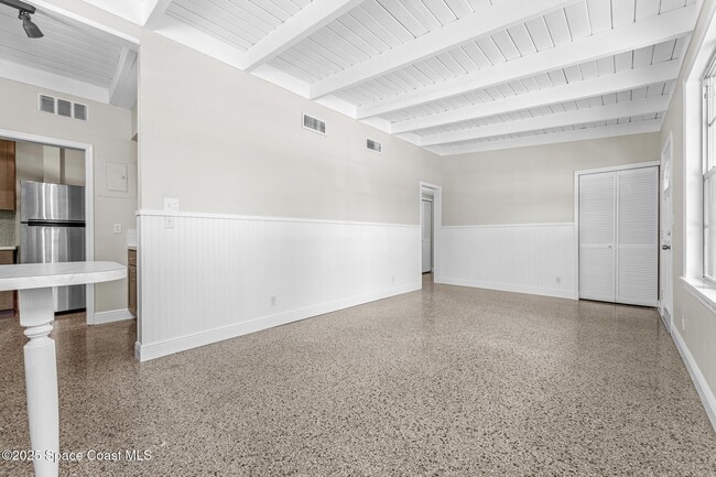 Building Photo - 1644 Old Colonial Way