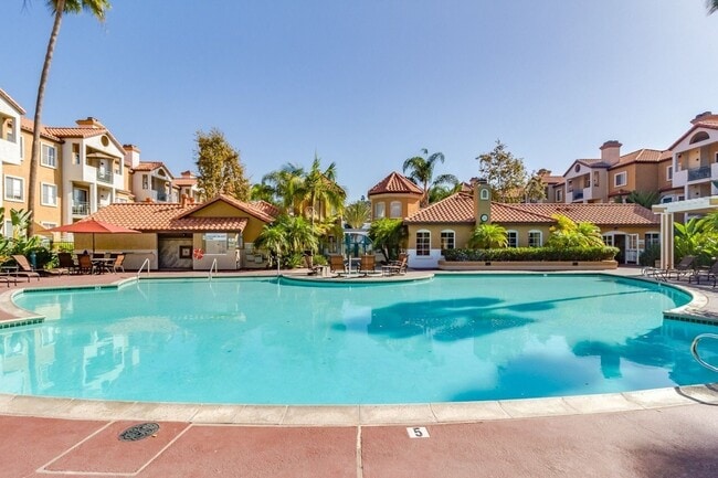 Foto del edificio - Spacious Remodeled Condo at River Colony C...