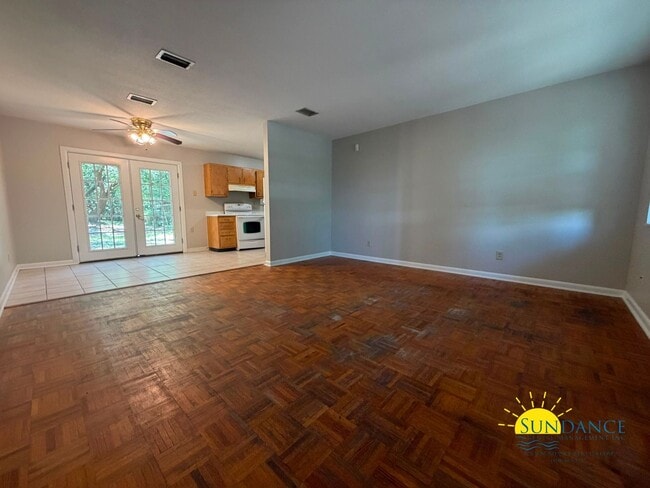 Building Photo - Great 4 Bedroom Home in Fort Walton Beach