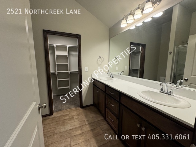 Foto del edificio - 2521 Northcreek Ln