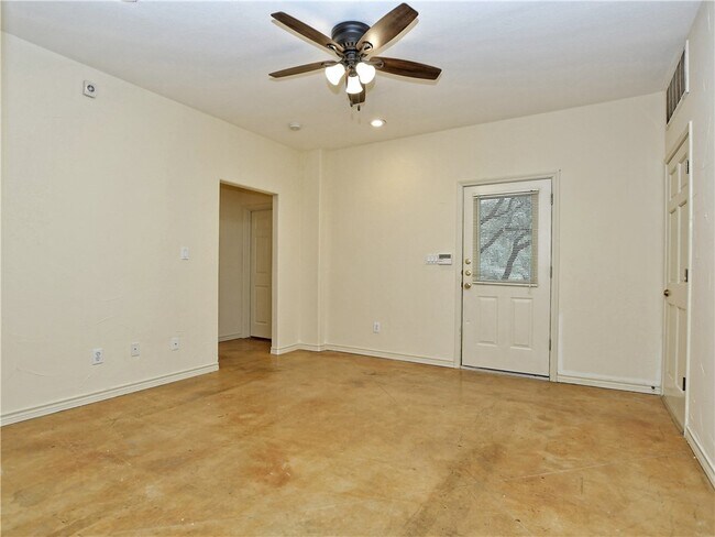 Foto del edificio - 2515 Pace Bend Rd S
