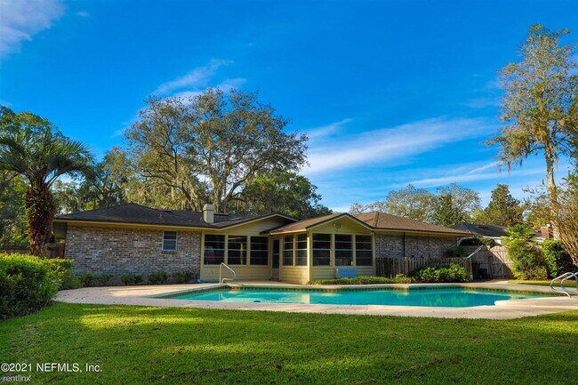 Building Photo - 4 br, 2 bath House - 573 Saratoga St
