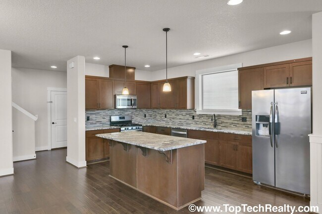 Foto del edificio - Gorgeous 4 BD, 2.5 BA Home In Bethany Cree...