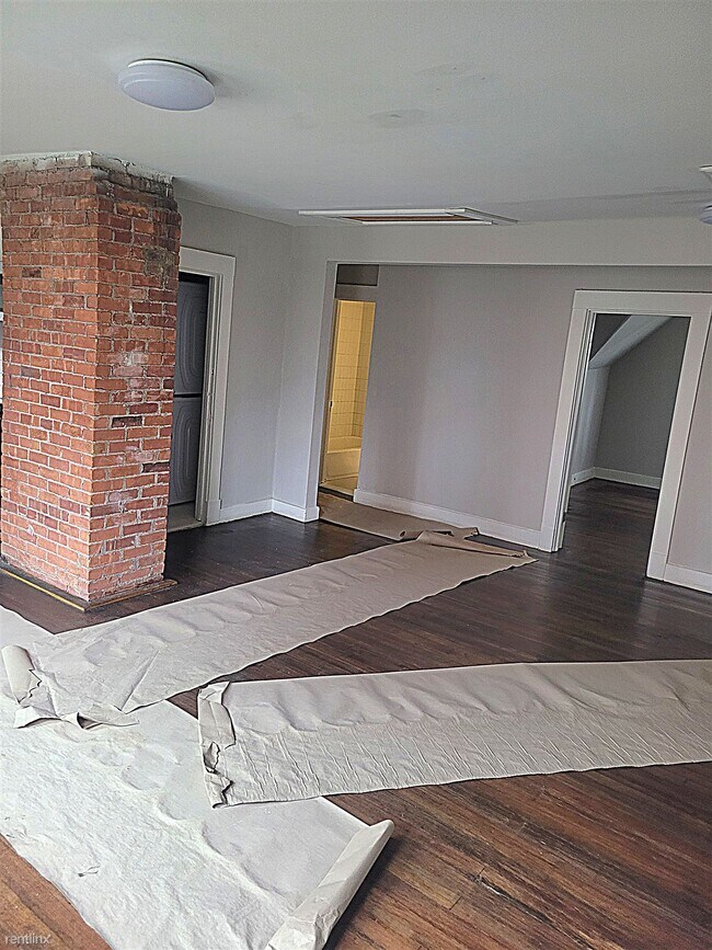 Building Photo - 4 br, 2 bath Triplex - 1470 Chapel St Apt 1