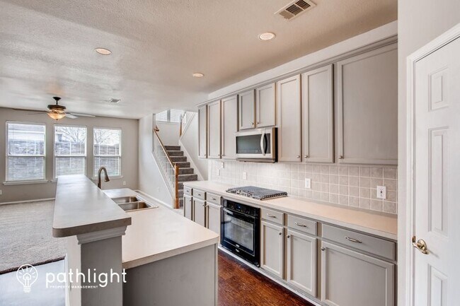 Foto del edificio - 9229 Harrisburg Ln