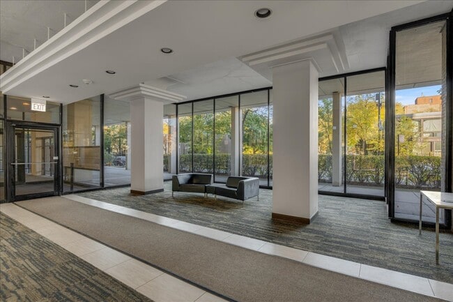 Building Photo - 1450 E 55th Pl