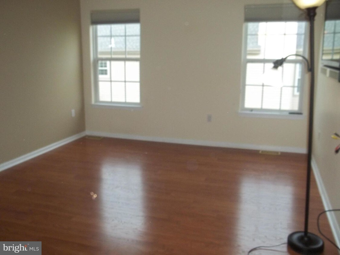 Primary Photo - 208 Strawberry Ct