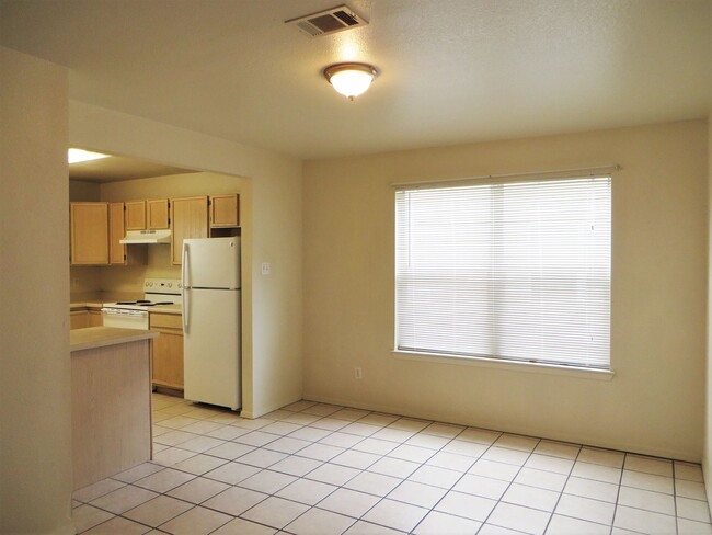 Building Photo - 2 Bedroom 2 Bathroom Unit In Georgetown