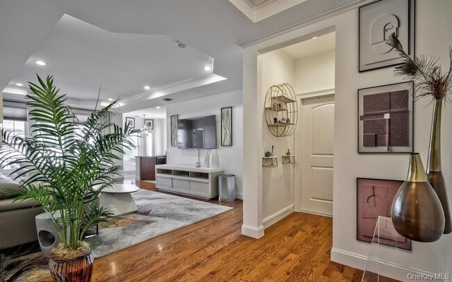 Foto del edificio - 323 Roosevelt Way